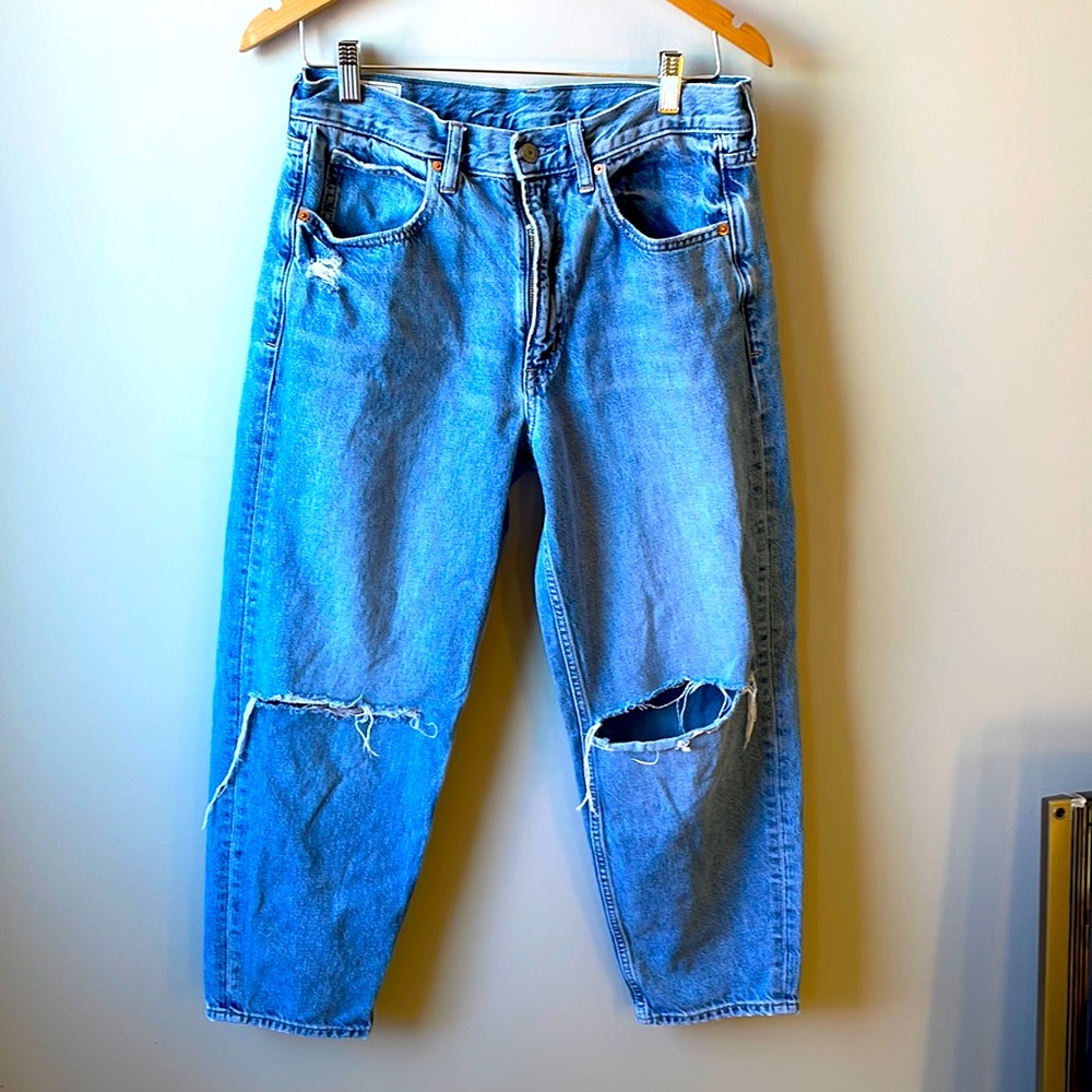 Barrel Jeans, High Rise, Ankle length, medium blue with knee rips and aging